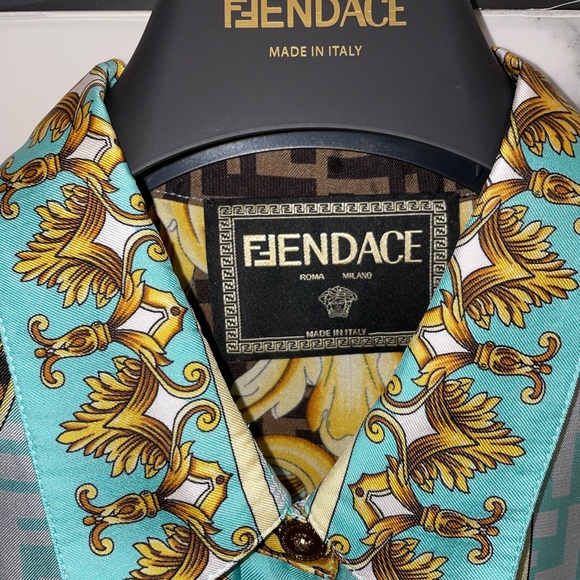 Versace Limited Edition Men’s Silk shirt - Picture 5 of 9